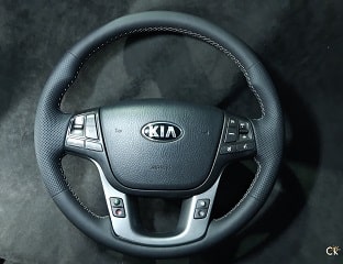 Перетяжка руля KIA натуральной кожей с контрастным швом макраме